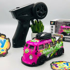 📸🔥 2.4GHz RC Mini Camera Drift Van – High Speed Remote Control Drift Car with Realistic Retro Design 🚐💨